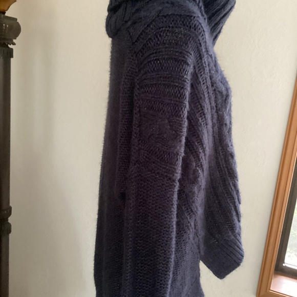 Jennifer Lopez Big Chunky Dark Blue Cable Knit Design Sweater - Picture 2 of 6